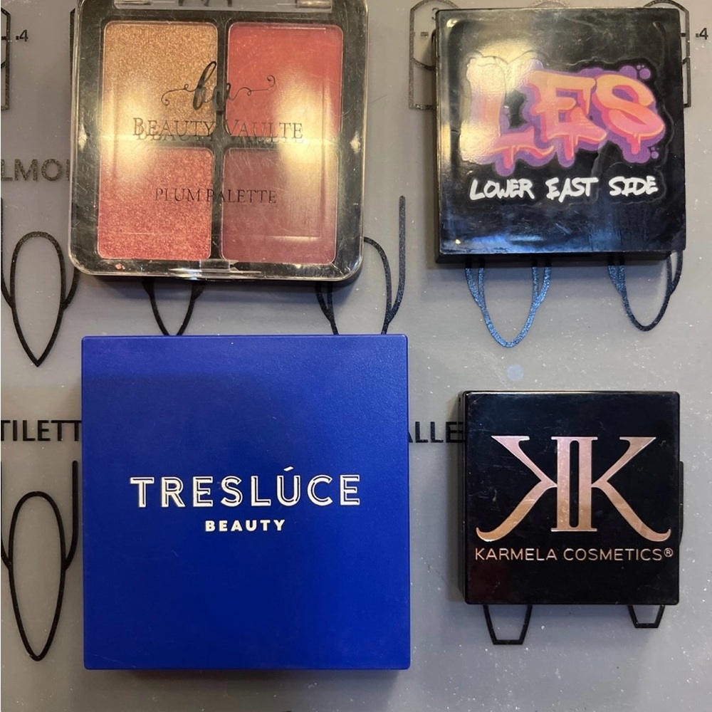 Eyeshadow pallet bundle